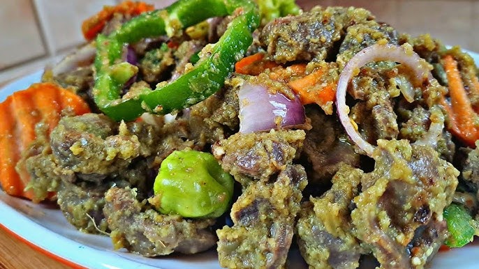 Ghana Gizzard with Green Pepper Sauce – Spicy & Flavor-Packed tray